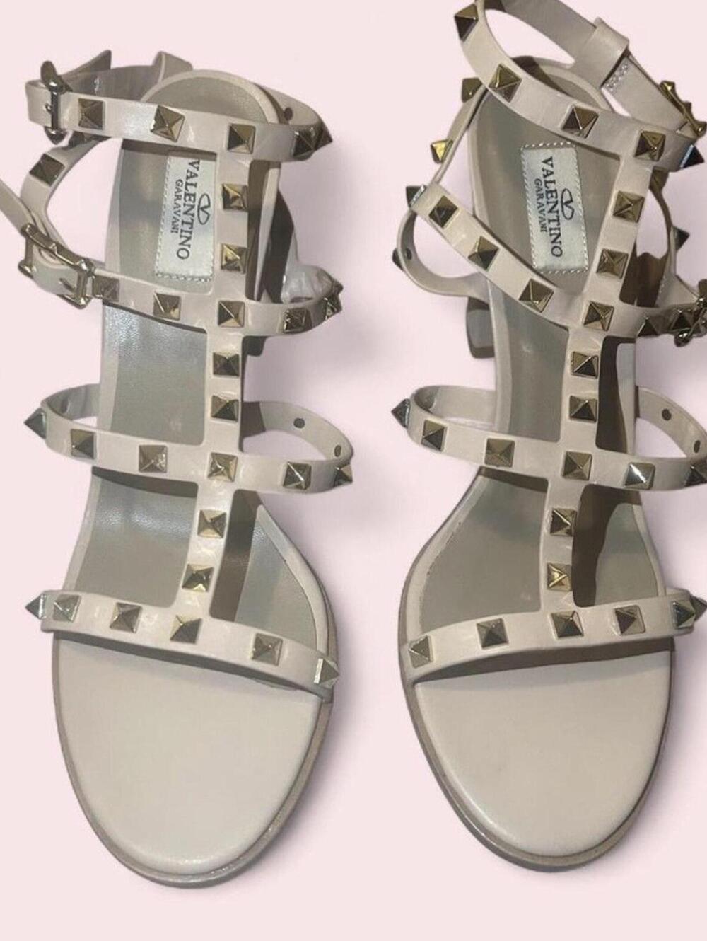 🔥Valentino Rockstud Heels🔥